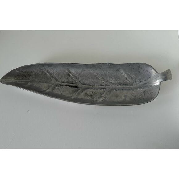 Vintage Aluminum Leaf Vegetable Tray B&B St Paul Minn 19"x5" - Picture 2 of 5